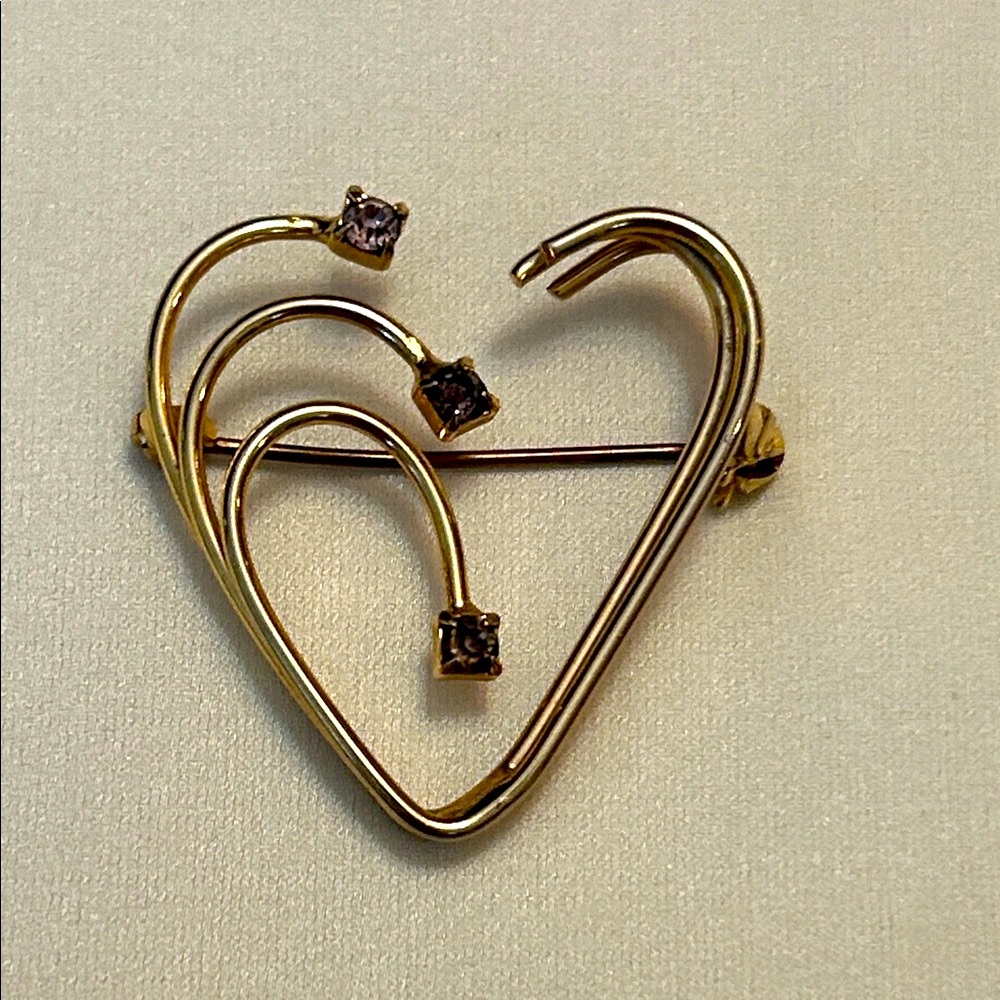 Elegant Gold Heart Brooch